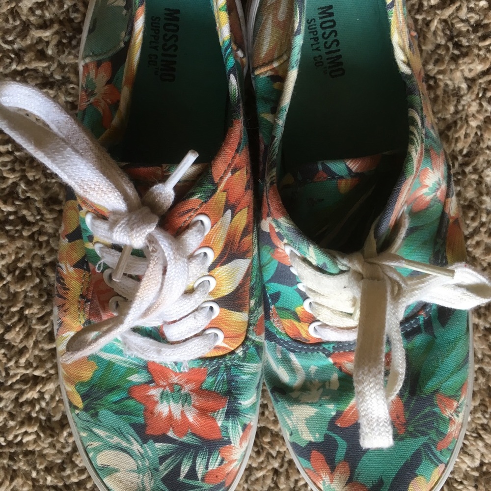Hawaiian Tennis Shoes, Size 6 - Picture 4 of 5